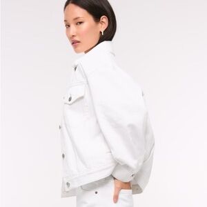 Old Navy size Large 100% Cotton Classic White Jean Jacket with silver hardware